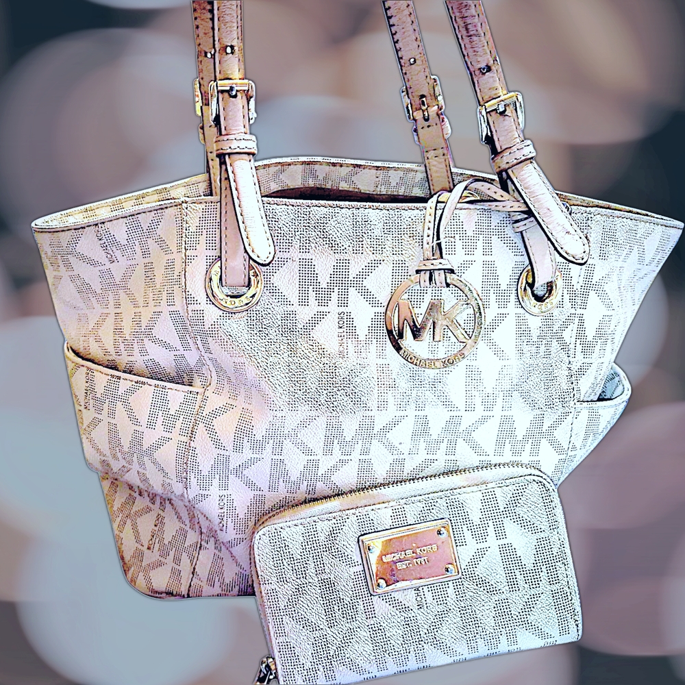 Michael Kors White and Gold Women's Bag